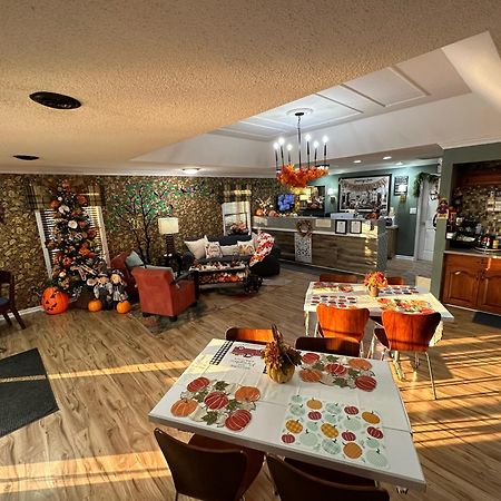 Hotel Super 8 By Wyndham Kingston Extérieur photo