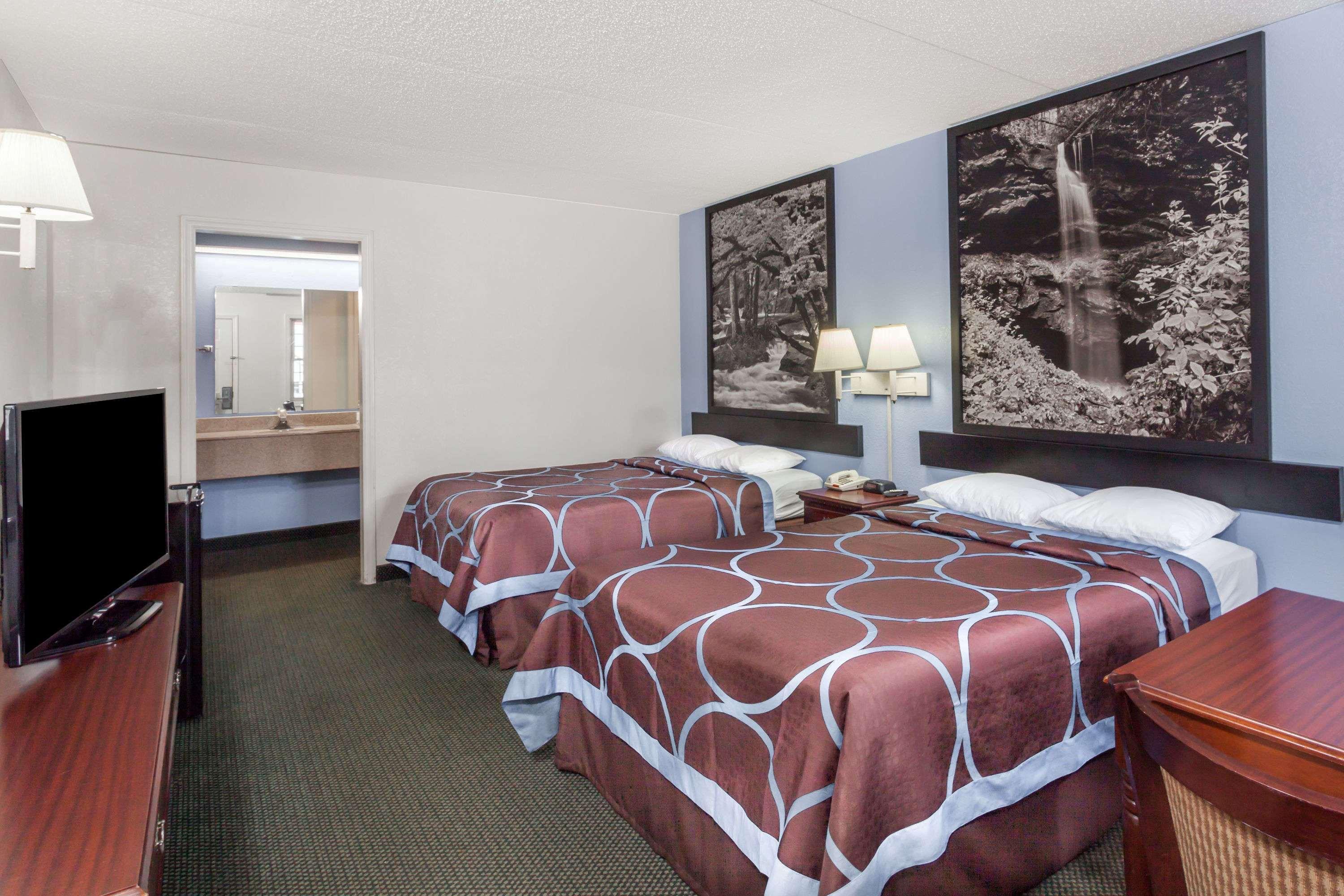 Hotel Super 8 By Wyndham Kingston Extérieur photo