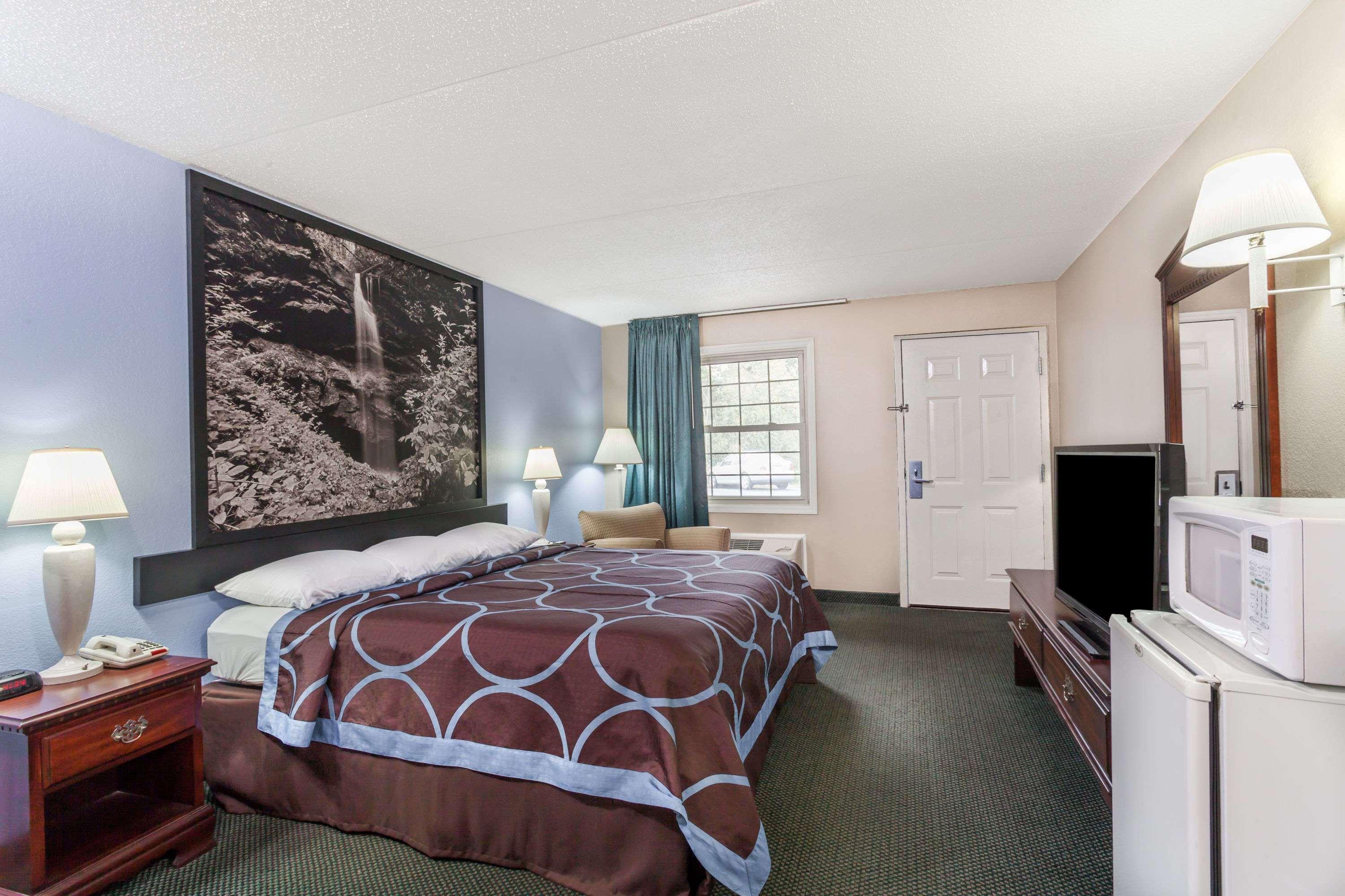 Hotel Super 8 By Wyndham Kingston Extérieur photo